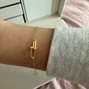 18karat gold dainty bracelet 6-7 inch